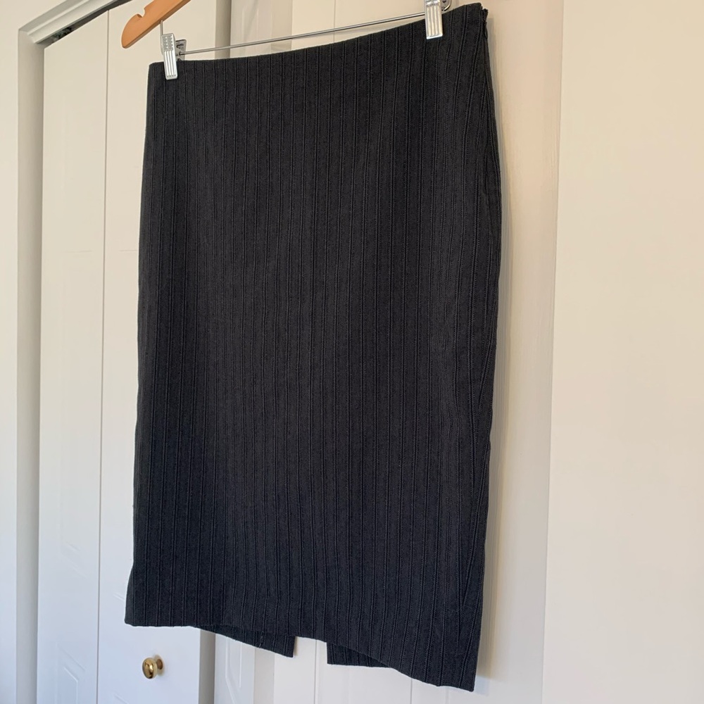🎁 Dynamite pinstripe skirt with back slit - Picture 12 of 13